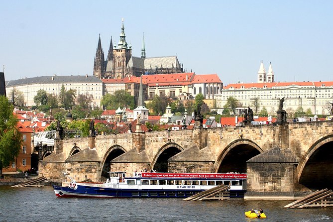 1 hour Prague Panoramic Vltava River sightseeing Cruise - Indoor cabin vs open deck: where to stand for photos