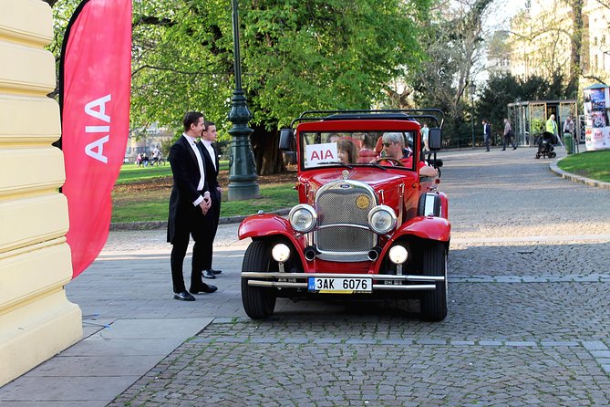 1,5 hour oldtimer convertible Prague sightseeing tour - Lesser Town Square and St. Nicholas Church: the quieter side of the historic center