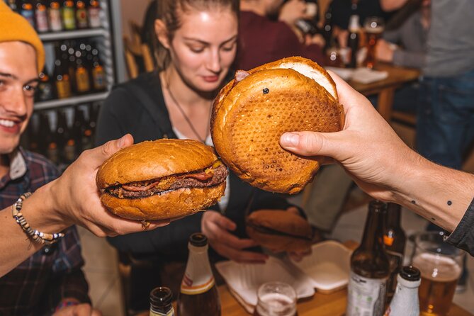 Alternative bar tour with dinner in the art district - Key things that make this night work