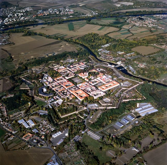 From Prague: All-inclusive Bus Tour to Terezin Memorial - The Guides: Where This Tour Earns Its High Marks