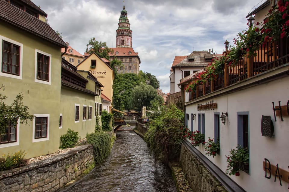 From Prague: Český Krumlov Full-Day Tour with Pickup - Castle courtyards with Filip or Ondřej: where the stories click