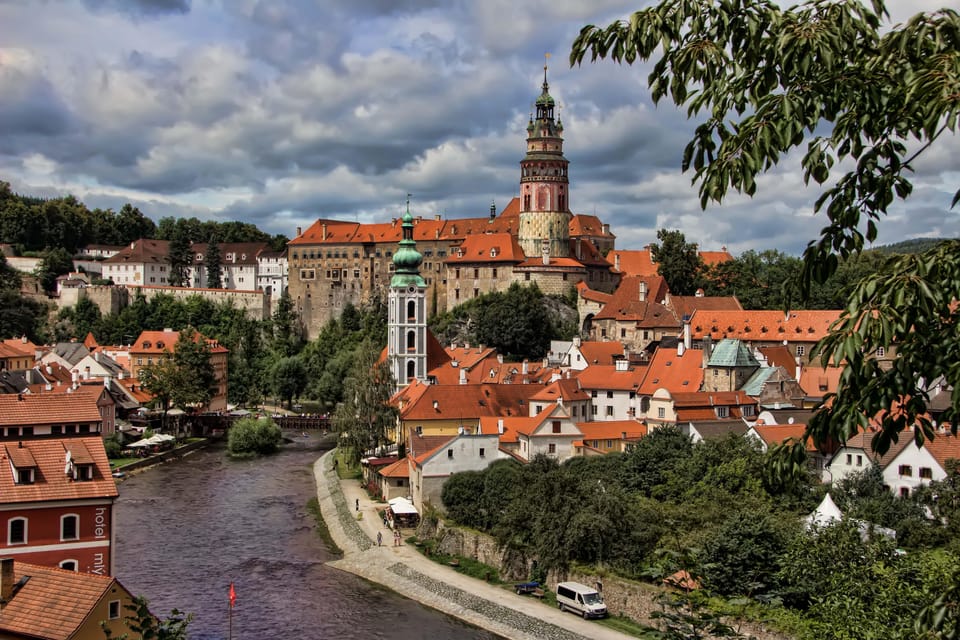 From Prague: Český Krumlov Full-Day Tour with Pickup - Prague 1 pickup and an air-conditioned ride to South Bohemia