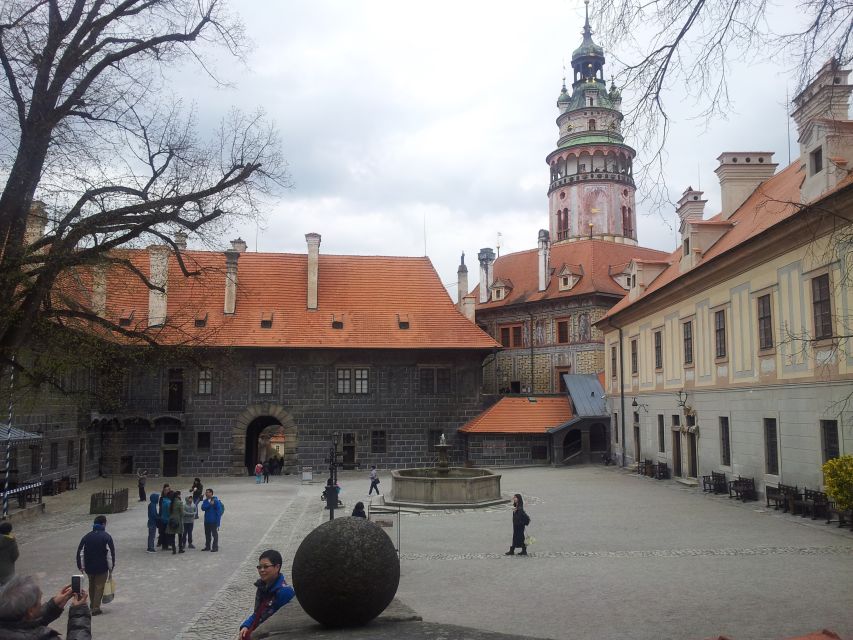 From Prague: Full-Day Český Krumlov Tour with Lunch - The Rožmberk and Schwarzenberg Story: How the Castle Makes Sense