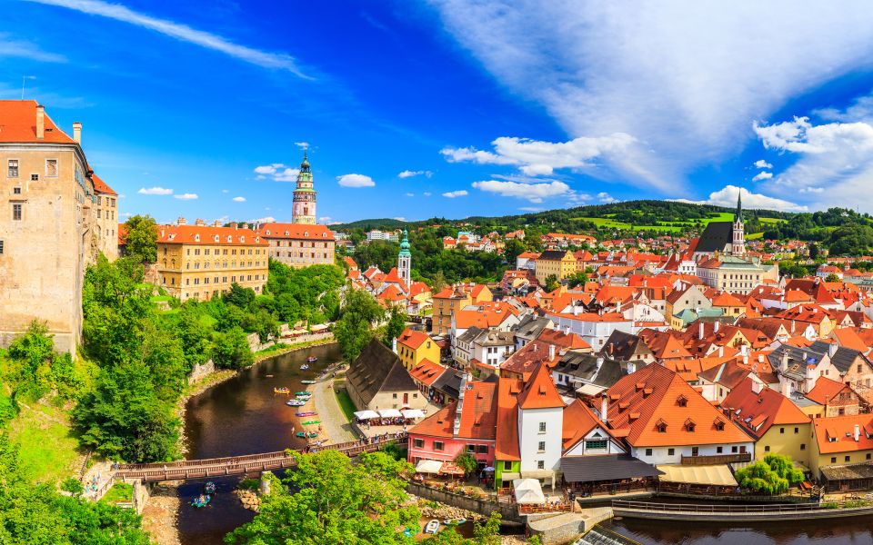 From Prague: Full-Day Trip to Český Krumlov - Languages and guide style: what tends to work for different groups