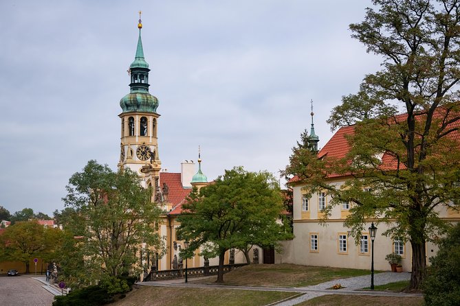 Full-Day Prague Tour with Prague Castle, Lunch and Vltava Cruise - Key things to know before you go
