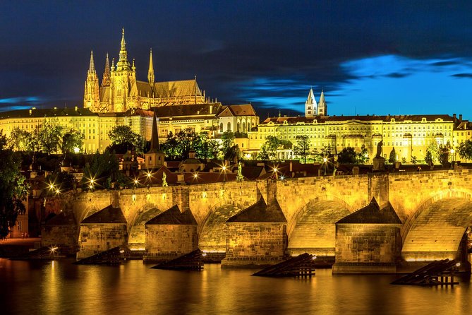 Grand Tour of Prague "among history, legends and curiosities" (NO ENGLISH) - A morning that starts with Charles Bridge energy