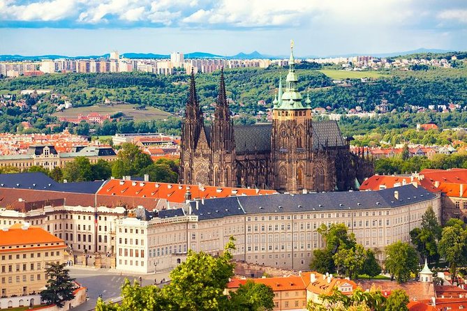 Grand Tour of Prague "among history, legends and curiosities" (NO ENGLISH) - Old Town Hall and the Astronomical Clock stop you can actually understand
