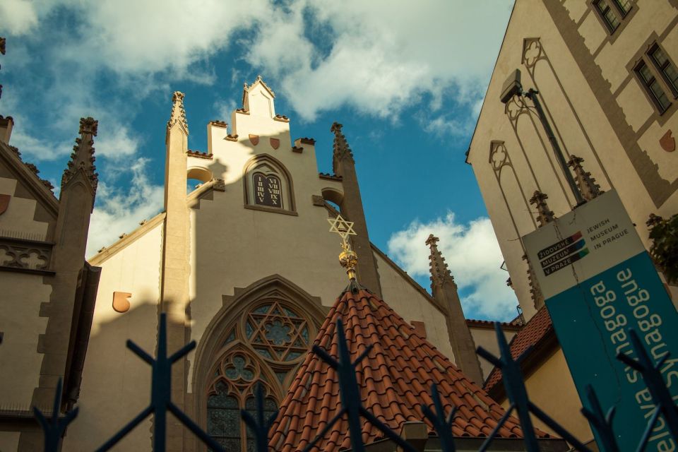 Prague: 3-Hour Old Town and Prague Castle Tour in German - Key things that make this tour work