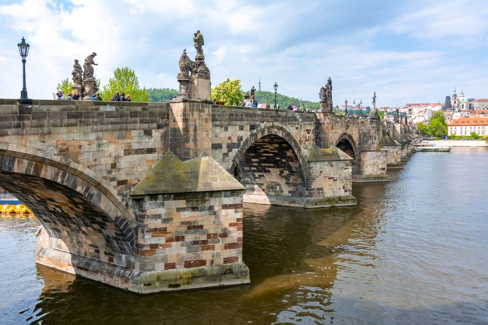 Prague: 3-Hour Old Town and Prague Castle Tour in German - Who should book (and who might want a different plan)?