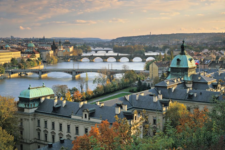 Prague 3-Hour Sightseeing Tour by Electric Bike - Guides, Group Size, and Pacing: Why It Feels Smooth
