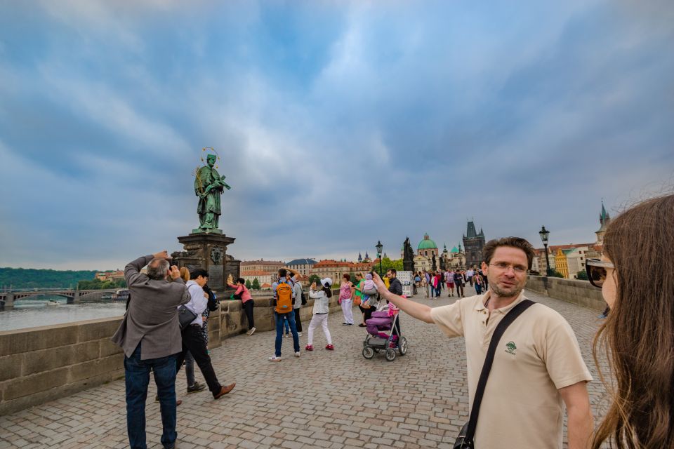 Prague: 3-Hour Walking Tour of Old Town & Prague Castle - What the best guides do: humor, clear answers, and local pointers