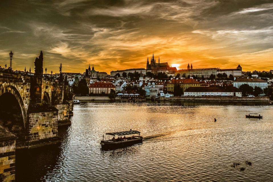Prague: 45-Minute Sightseeing Cruise to Devil's Channel - A small-boat cruise that reaches Čertovka
