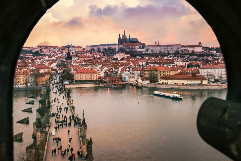 Prague: 50-Minute Sightseeing Evening Cruise - The Illuminated Route: Rudolfinum to Charles Bridge to Prague Castle