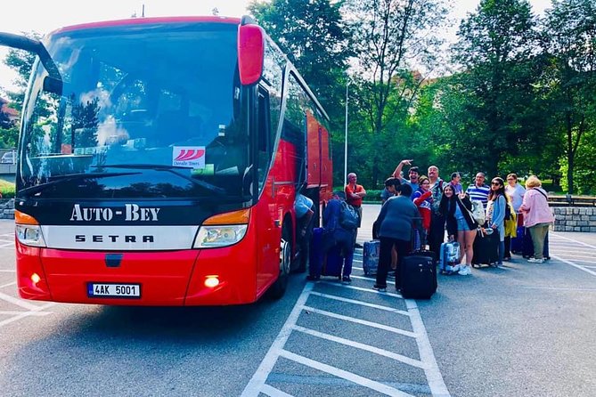PRAGUE AIRPORT - CITY TRANSFERS in Spanish - ¿Cuánto tarda de verdad? El rango 20–50 minutos y cómo usarlo