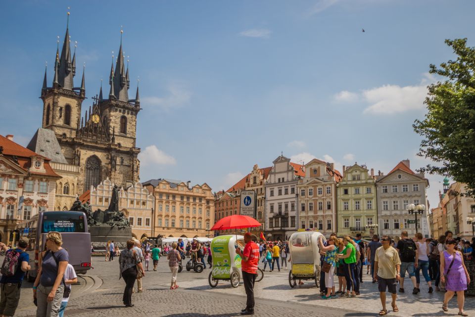 Prague: Big Bus Hop-on Hop-off, Castle Tour and River Cruise - How to use the 24-language audio guide without missing your stop