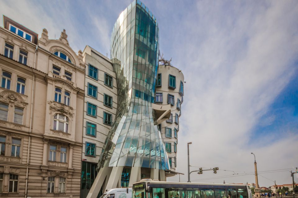 Prague: Big Bus Hop-on Hop-off, Castle Tour and River Cruise - Buses run on a timetable: departure windows and smart transfer habits