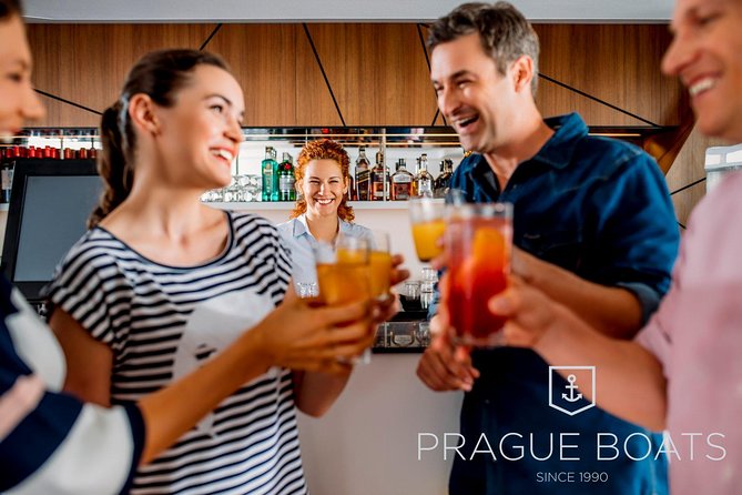 Prague Boats 3-hour Dinner Cruise - Photo Tips and Best Times to Look Outside