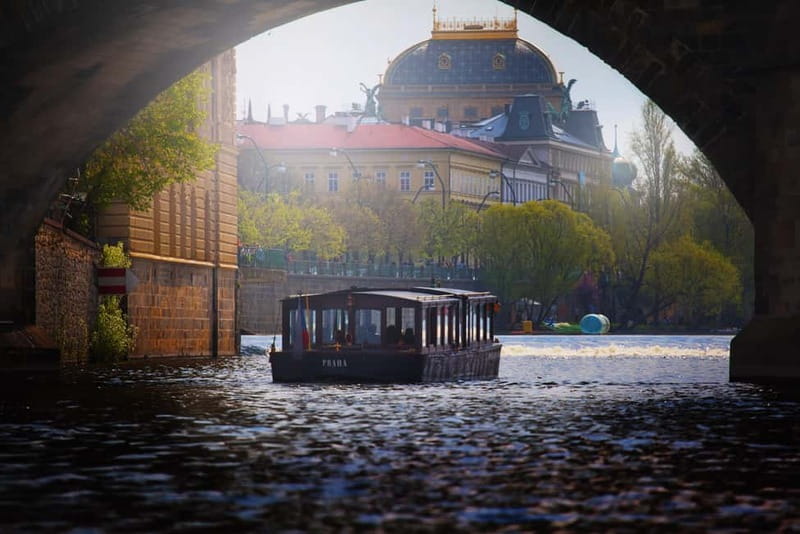 Prague: Canal Cruise Around Charles Bridge - Charles Bridge and Early River Views: Getting Oriented in 10 Minutes