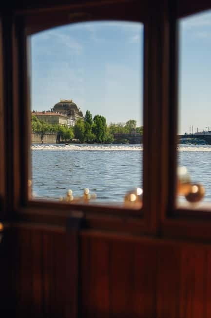 Prague: Canal Cruise Around Charles Bridge - Drinks and Snacks: Why the Coziness Isn’t Just a Perk