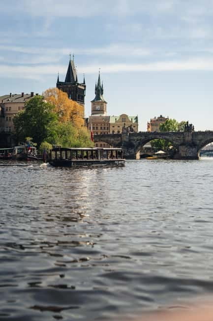 Prague: Canal Cruise Around Charles Bridge - Audio Commentary in 19 Languages: Your Own Headphones, Your Own Pace
