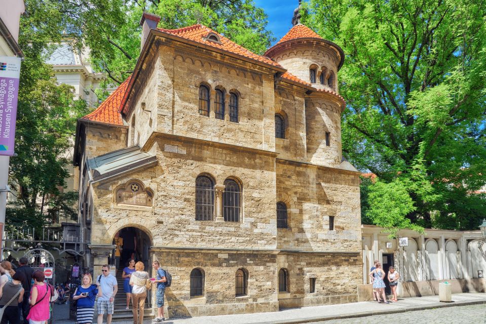 Prague: Castle and Jewish Quarter Tour with Cruise and Lunch - The Vltava cruise: relaxing views with a reality check on timing
