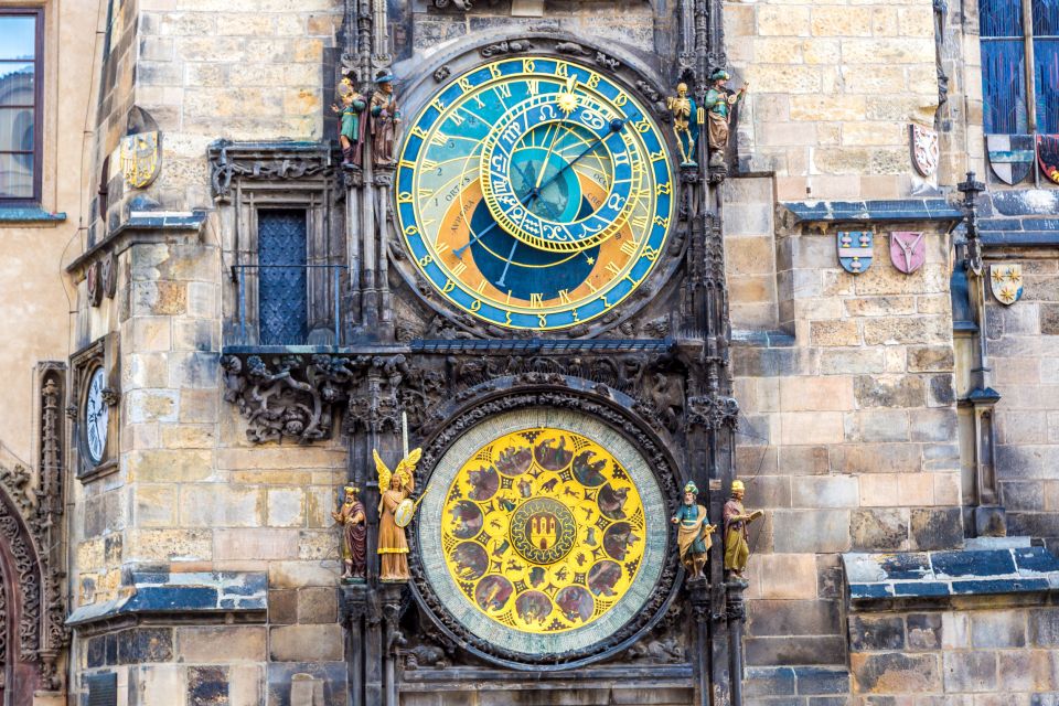 Prague: Castle and Jewish Quarter Tour with Cruise and Lunch - Pacing, comfort, and how to get the best day