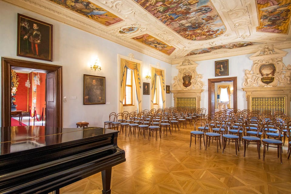 Prague Castle: Midday Classical Concert at Lobkowicz Palace - Inside the Baroque Concert Room: Stucco Ceilings and Acoustics That Matter