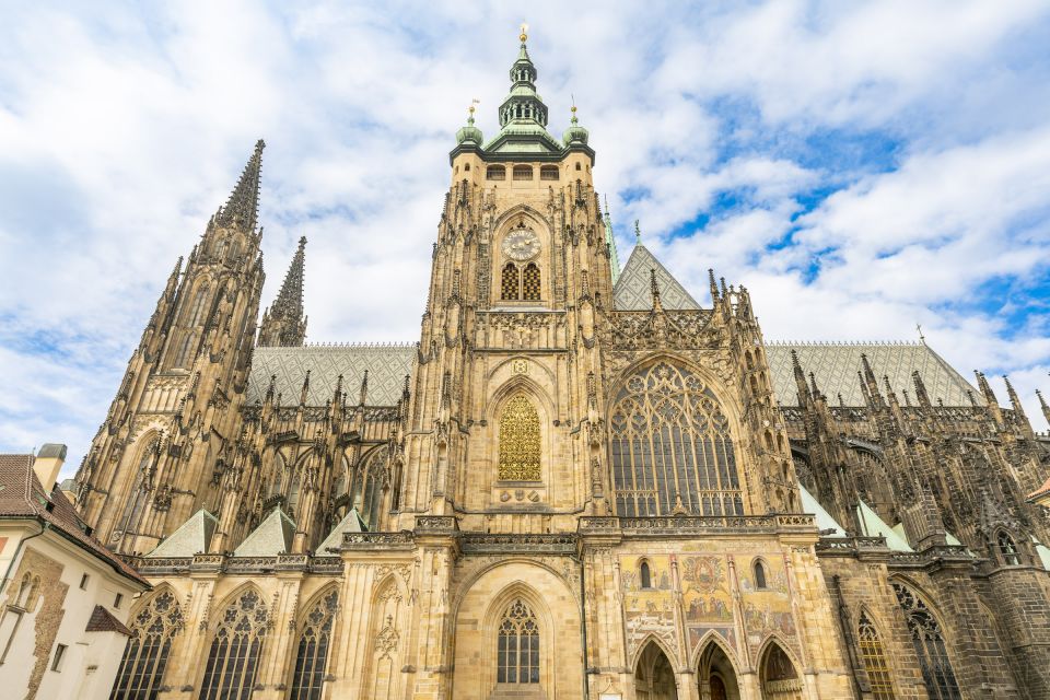 Prague: Castle Tour with Local Guide and Entry Ticket - Old Royal Palace and Vladislav Hall: vaulted ceilings and political drama