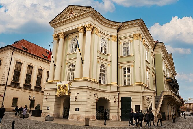 Prague Essential Tour Old Town and Jewish Quarter - Old Town Hall and the Astronomical Clock: what you’re really looking at
