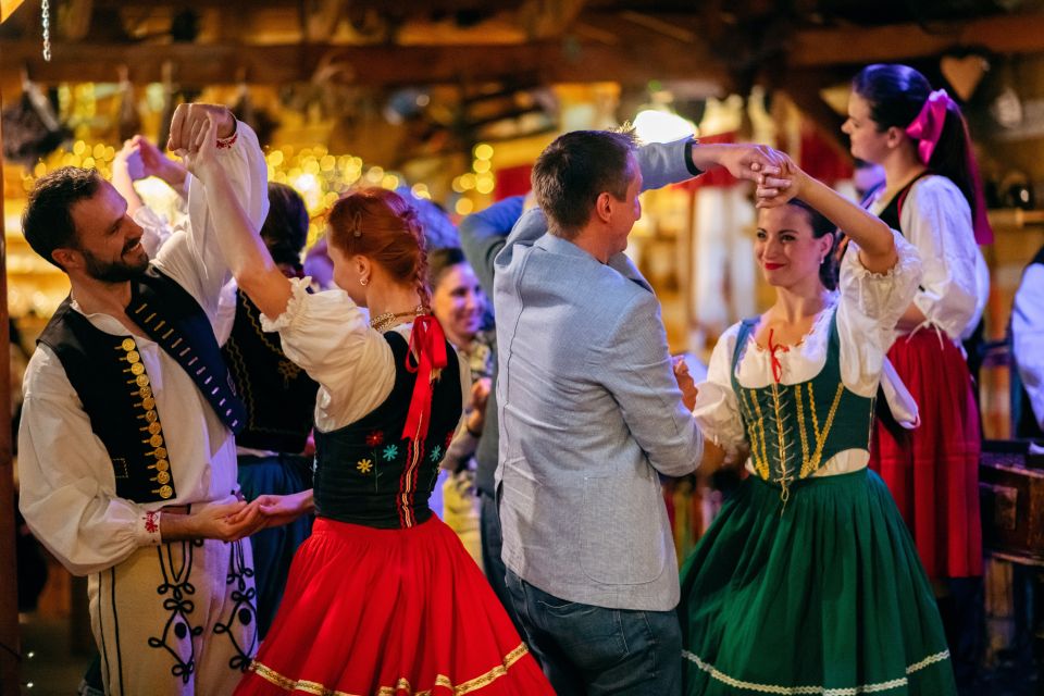 Prague: Folkloric Dinner Show with Unlimited Drinks - Main-dish choices: Special vs Standard menus