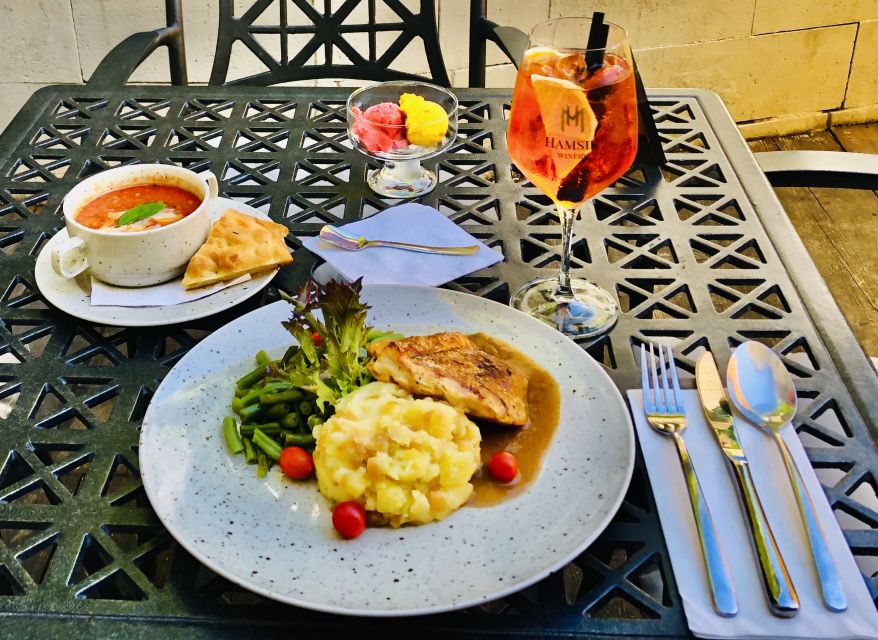 Prague: Full-Day Sightseeing Tour with Cruise and Lunch - Lesser Town and Wallenstein Garden: the calm break in the middle