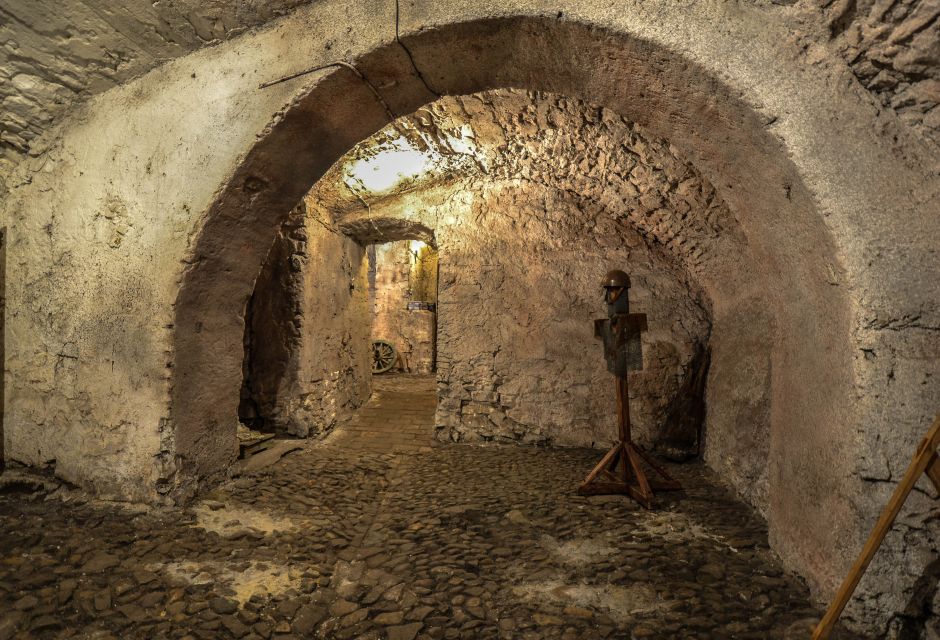 Prague: Ghosts, Legends, Medieval Underground & Dungeon Tour - My practical tips to get the best night out of it
