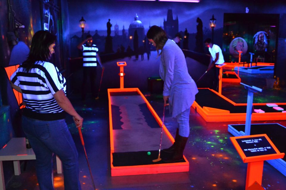 Prague: Glow Golf Mini Golf Game by UV Light - UV Face Paint and Glowsticks: Small Add-ons, Big Fun