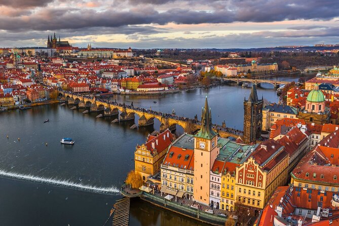 Prague Guided Walking Tour and Cruise with Authentic Czech Lunch - Meeting at Křižovnické náměstí and Starting with the Castle Views