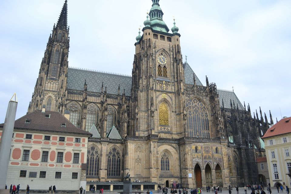 Prague: Historic City Center Bus Tour with Top Sights - Josefov and the Synagogues: Jewish Prague from the Road