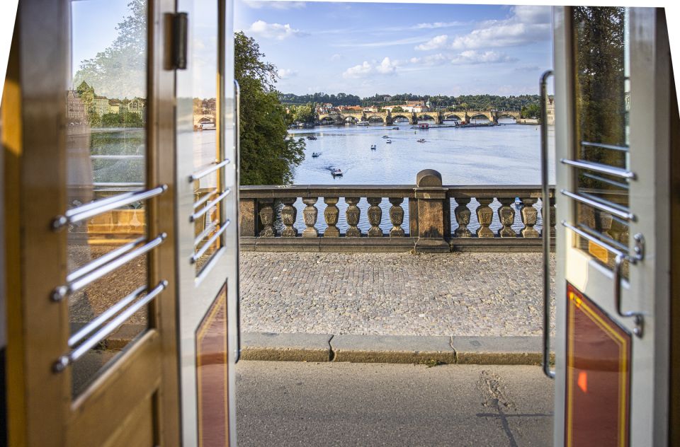 Prague: Hop-on Hop-Off Historical Tram Ticket for Line 42 - Christmas and special operating times to watch