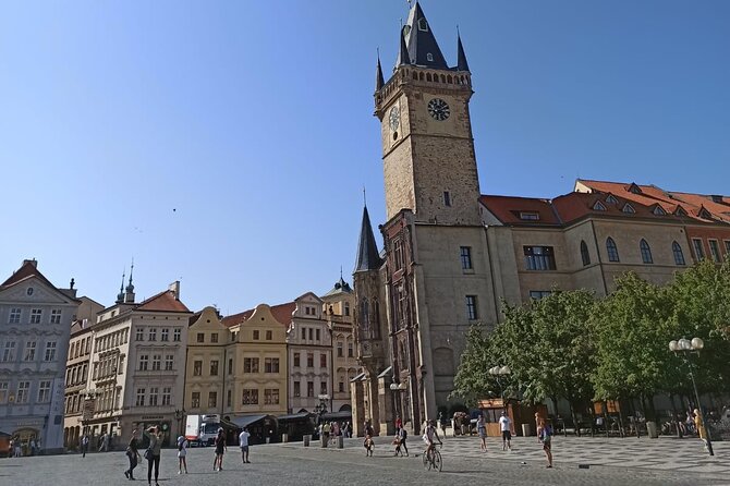 Prague: Old Town and Jewish Quarter Small-Group Tour - Rudolfinum finish: where Prague Castle shows up in your final frame