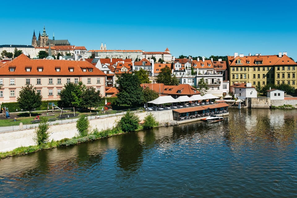 Prague: Old Town, Astronomical Clock and Underground Tour - Price and timing: what $32 buys in the real world