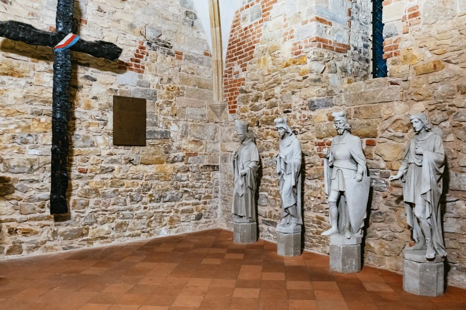 Prague: Old Town, Astronomical Clock and Underground Tour - Charles Bridge stops that actually explain what you’re seeing