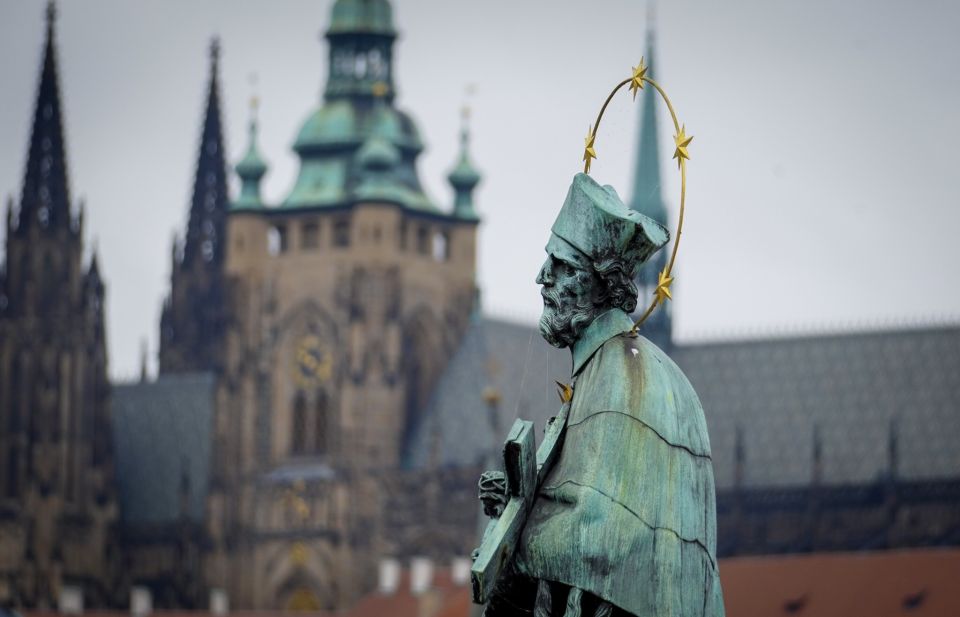 Prague: Old Town Highlights & Hidden Gems Guided Tour - Prague Old Town: the “labyrinth” feel without the tourist noise