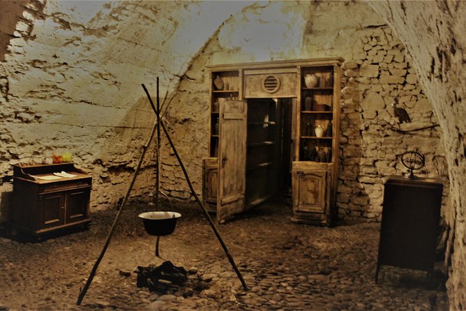 Prague Old Town, Medieval Underground and Dungeon Historical Tour - The Secret Alchemyst Lab and the Golem Monster Stop