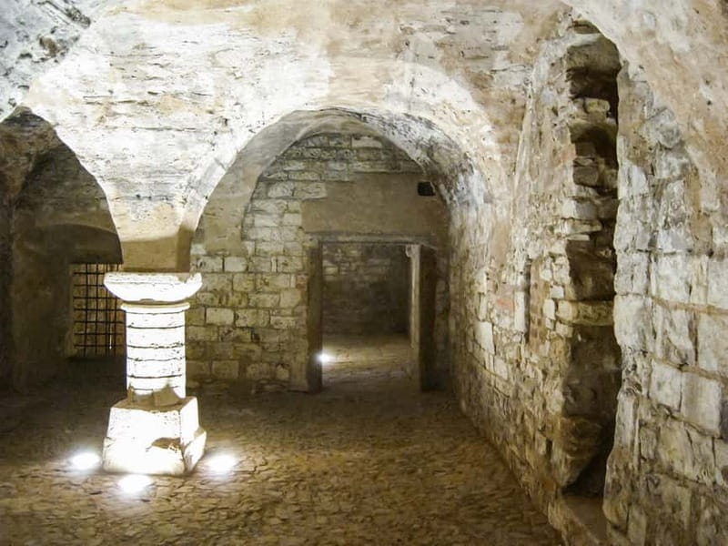 Prague: Oldtown, Medieval Underground & Dungeon History Tour - Medieval Prague’s shocks: rebellions, executions, floods, fires, and plague
