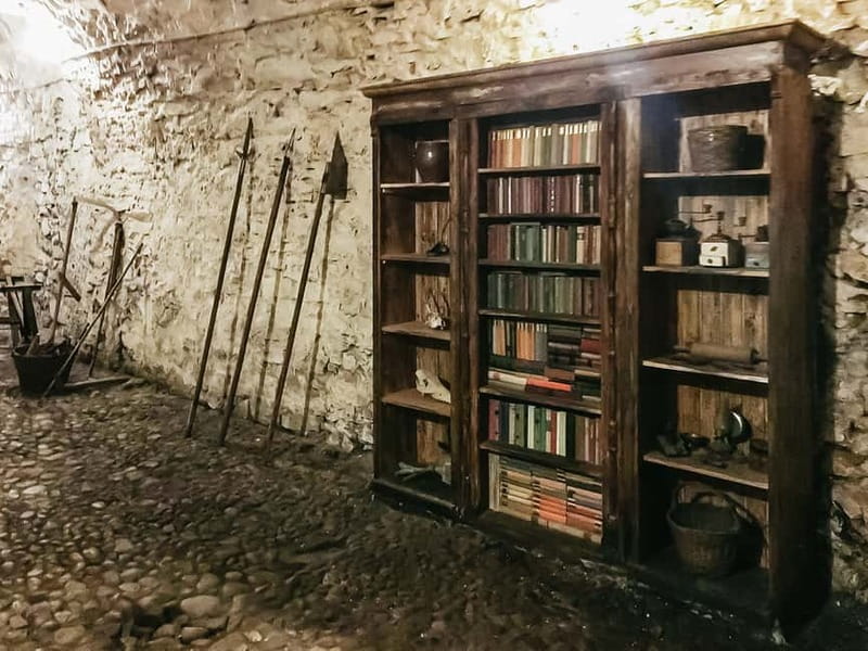 Prague: Oldtown, Medieval Underground & Dungeon History Tour - Dungeon history with torture instruments and Hangman Jan Mydlář