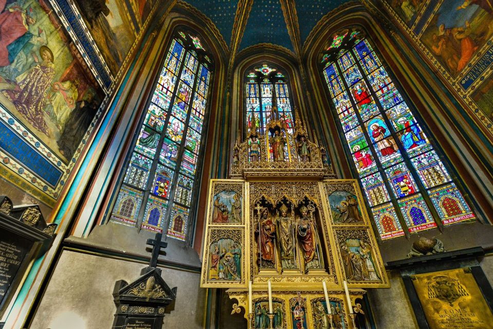 Prague: Prague Castle and Lobkowicz Palace Entry Tickets - Getting there and collecting tickets: avoid the small headaches