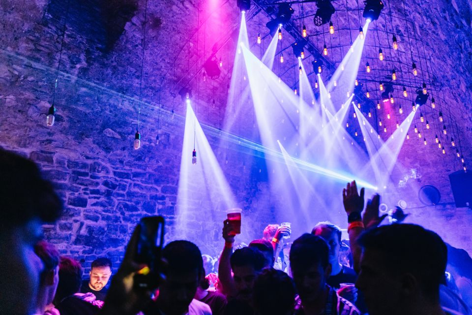 Prague: Pub Crawl with Unlimited Drinks & 5-floor Club Entry - Unlimited Drinks First, VIP Karlovy Lazne Last