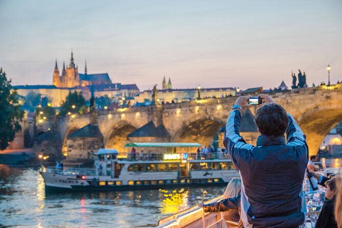 Prague: Sightseeing Boat Cruise with Buffet Dinner - Key Things I’d Pin on Your Map