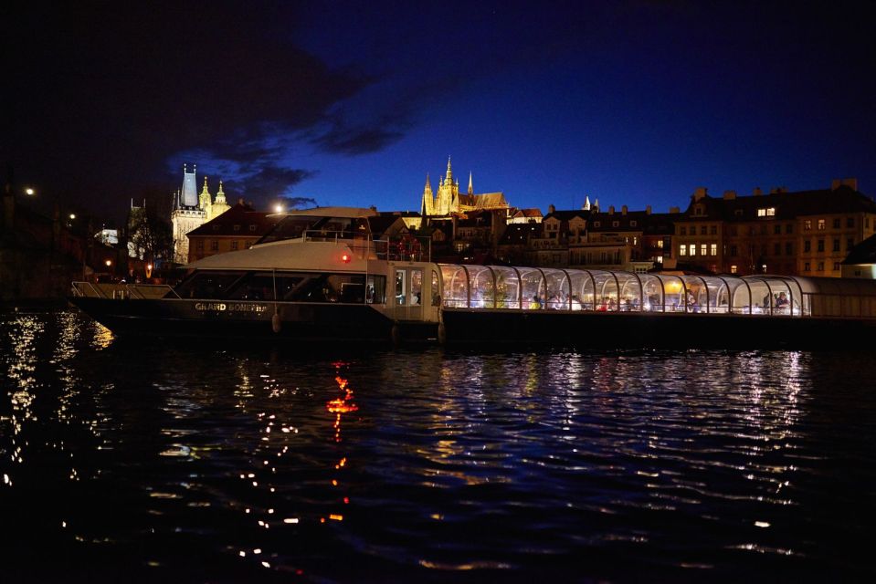 Prague: Sightseeing Dinner Cruise on Open-Top Glass Boat - Live music onboard: when the atmosphere really clicks