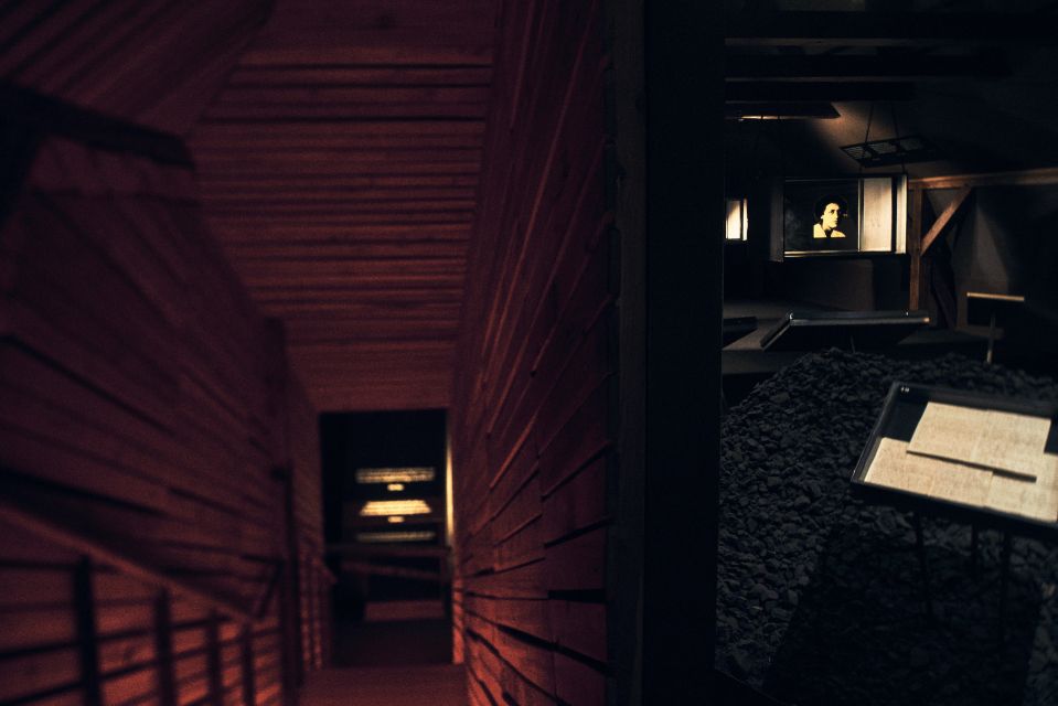Prague: Tickets for the Franz Kafka Museum - Getting Oriented: The Yellow Umbrella Meet-Up