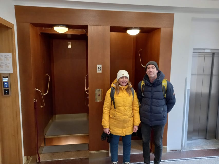 Prague : Visite insolite avec un guide journaliste français - National Theatre and Old Town Square: the classics, explained like a local