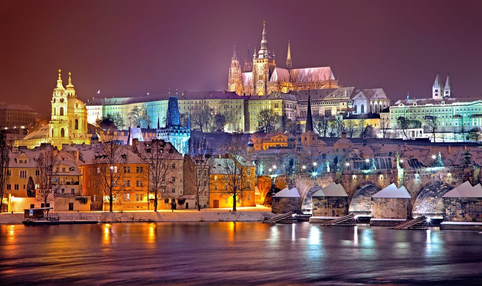 Prague : Visite insolite avec un guide journaliste français - Wenceslas Square: the wide streets and the big-city feeling